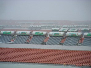 阳台分体式太阳能热水器 太阳能工程